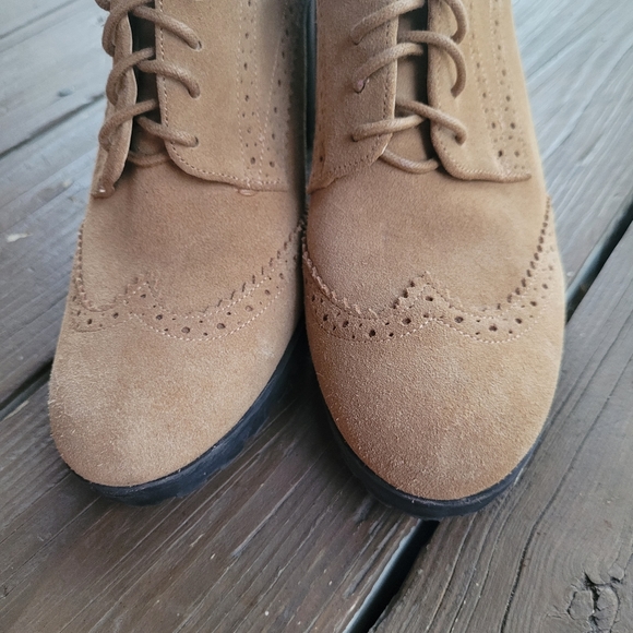 Tommy Hilfiger Suede Heels - Picture 2 of 7